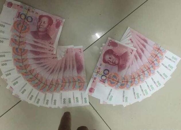 兄妹俩卖水果用假币换真钱 被识破后当面撕毁