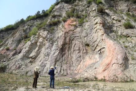 探索地球“心跳”！《知识就是力量》领读者苏德辰携杂志闪耀冰岛科考一线