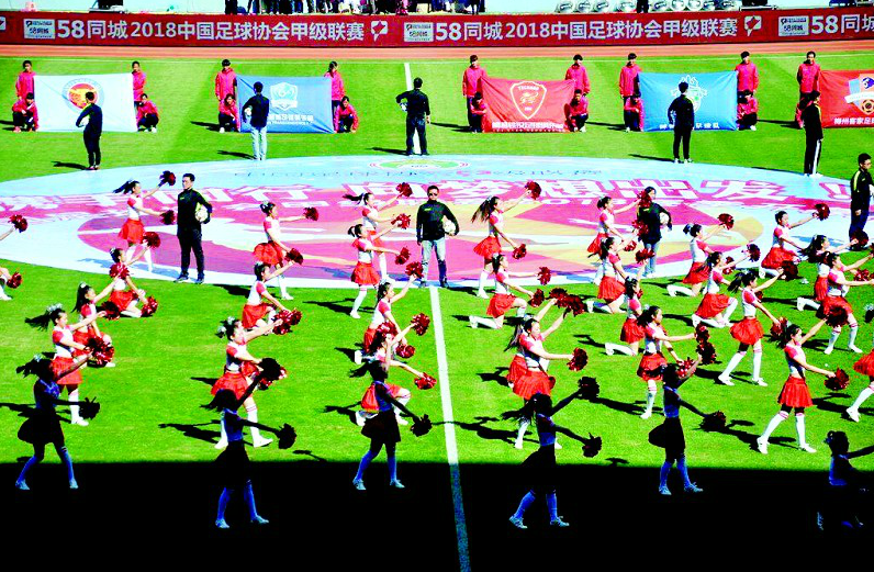 近千名球迷随队出征 武汉卓尔力克上海申鑫取