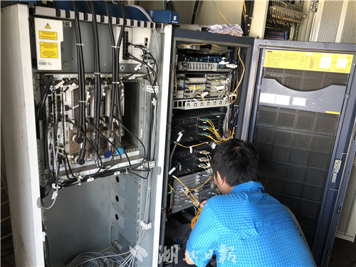 武汉建成全省首批15座5G基站 瞅瞅标准5G基站