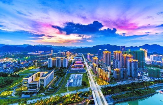 湘西经济开发区:晚霞与灯光辉映 城市如璀璨明