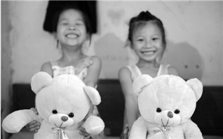 关注留守童:<em>姐妹俩的</em>双城记_首页<em>教育</em>新闻_中