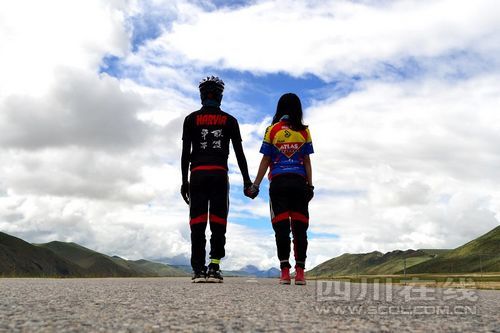 大学生情侣骑行川藏北线_首页教育新闻
