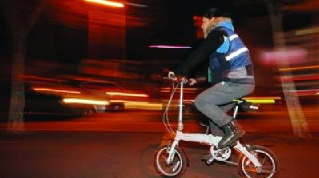 代驾司机夜行生活图片