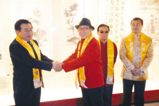 沈阳故宫博物院建院九十周年爱新觉罗氏书画家献礼_央广网