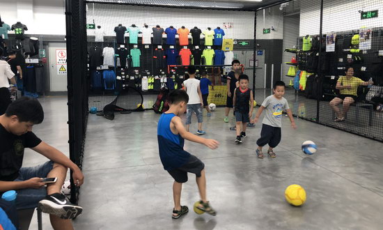 足球俱乐部使用可回收球衣