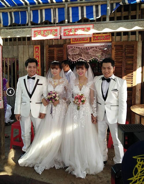 越南双胞胎兄弟娶双胞胎姐妹 称不会认错另一半
