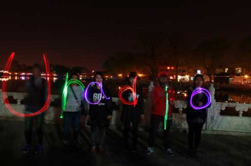 都市之声成功组织地球一小时 都市U夜拍活动