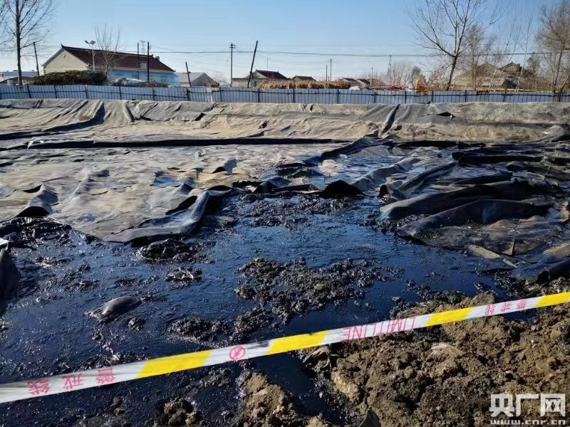 辽宁鞍山土小炼油厂违法偷产20年 污染严重