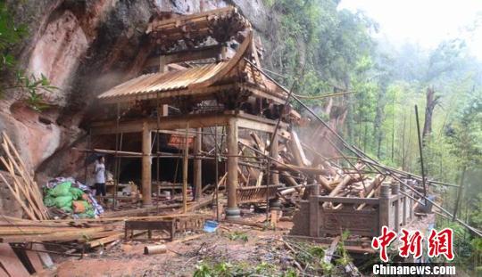 四川一景区建筑因暴雨遭损毁 7名游客成功疏散