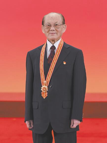 【奋斗百年路 启航新征程"七一勋章"获得者 吴天一:党在心中,根