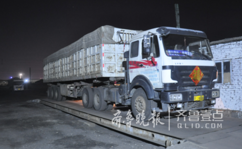 超载239%地磅差点爆表 烟台交警查处11辆超载大货车