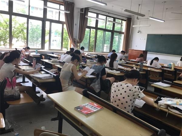 一座难求!山东高校大学生上自习还得早起如此