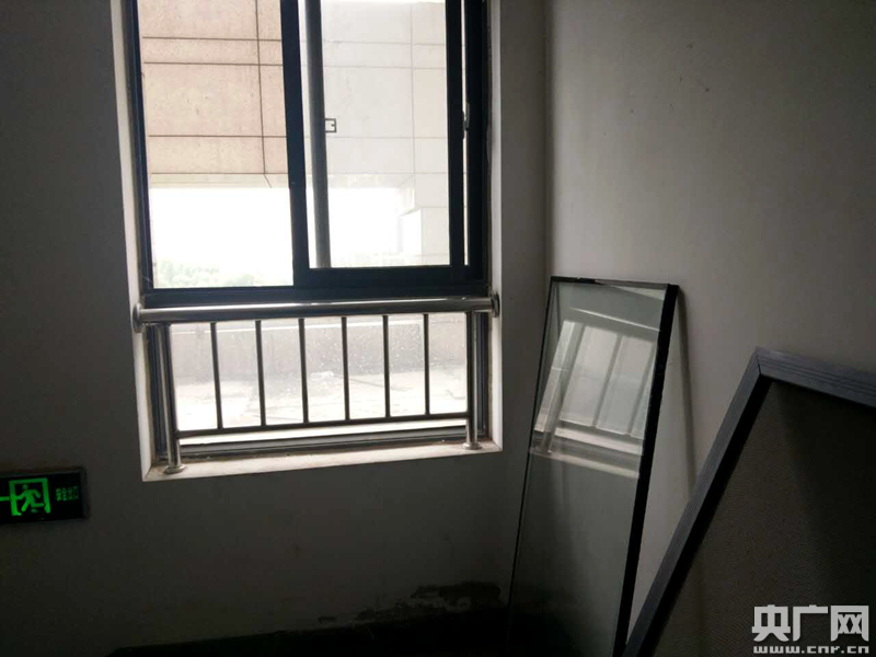 济南唐冶一饭店发生瓶装液化气爆炸 8人受伤