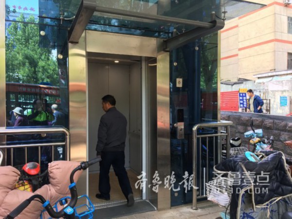 济南解放桥、中心医院过街天桥可坐电梯了