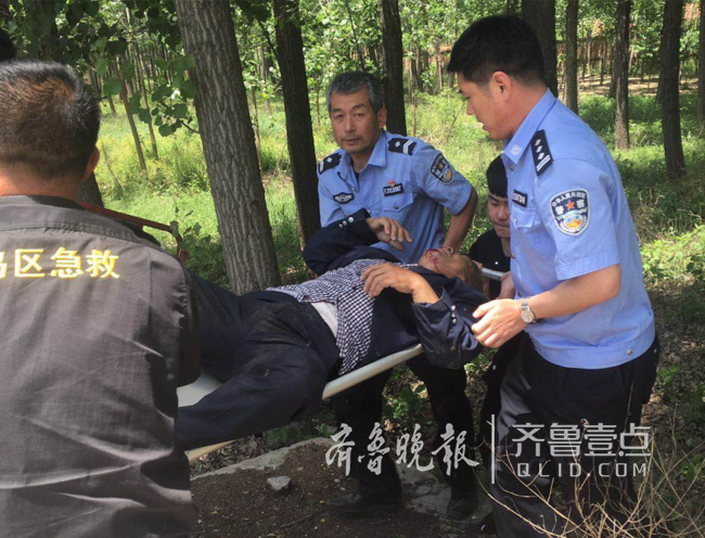 路况不熟三轮车冲进沟里 男子肋骨骨折插进肺