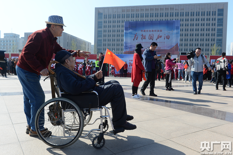 “唱响心中胜利的歌” 胜利油田上演快闪为祖国加油