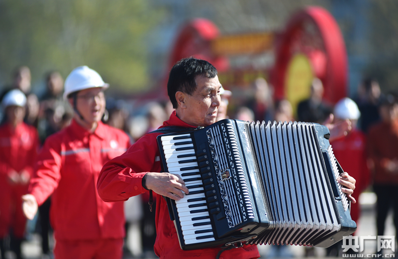 “唱响心中胜利的歌” 胜利油田上演快闪为祖国加油