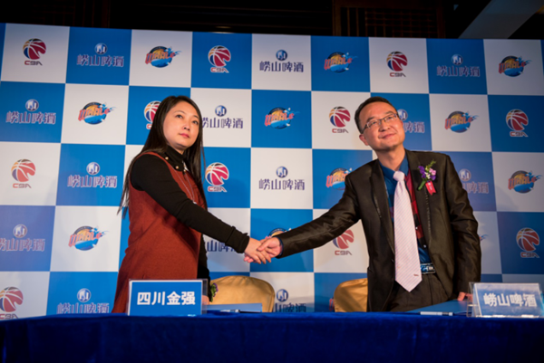 喝伙人联盟亮相揭幕战 崂山啤酒闪耀CBA新