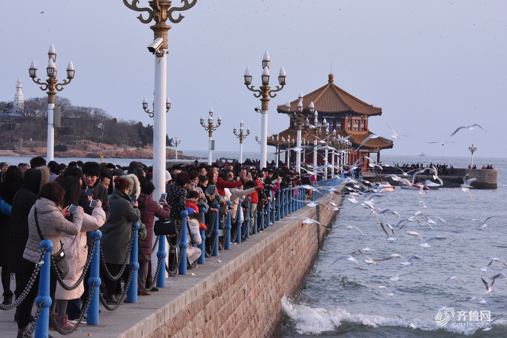 一家人其乐融融过新年