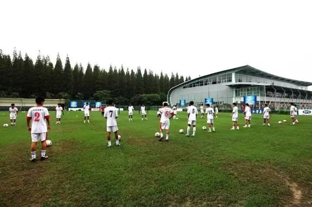 国足1:0战胜韩国 6员大将出自崇明基地