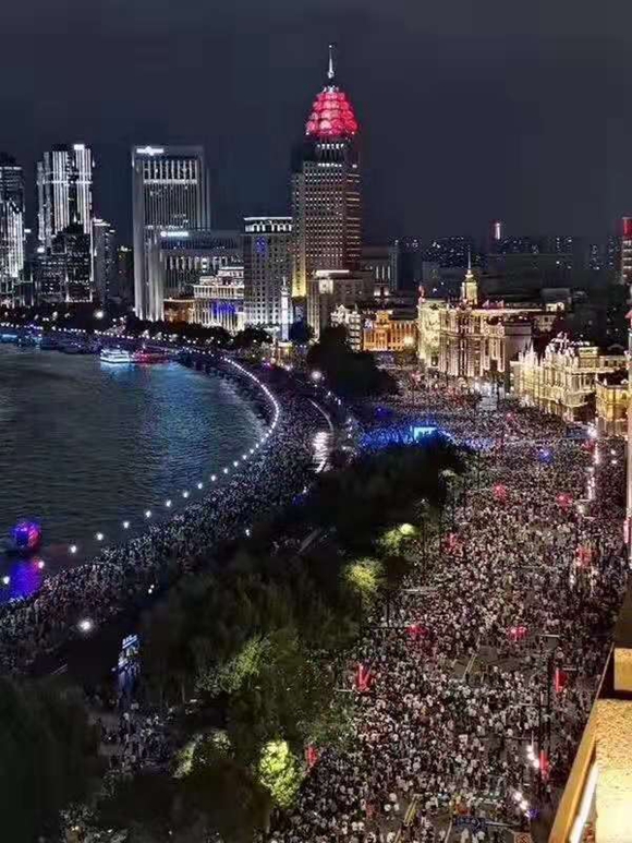 去外滩遇上"万人潮"如何返程?上海地铁建议去这4个站点乘车