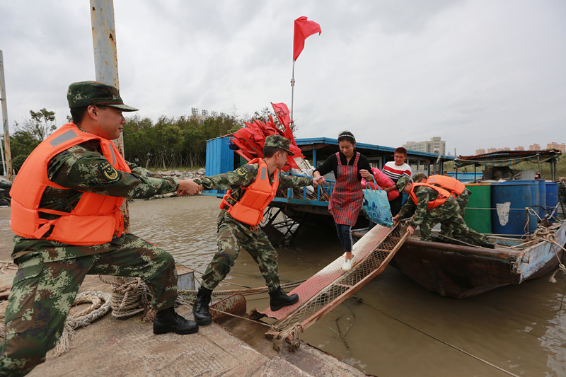 台风"卡努"逼近 上海边防紧急响应_央广网
