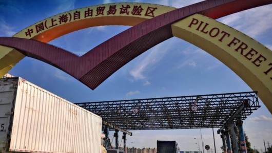 浦东新区gdp突破7000亿元_上海浦东GDP首破万亿元大关