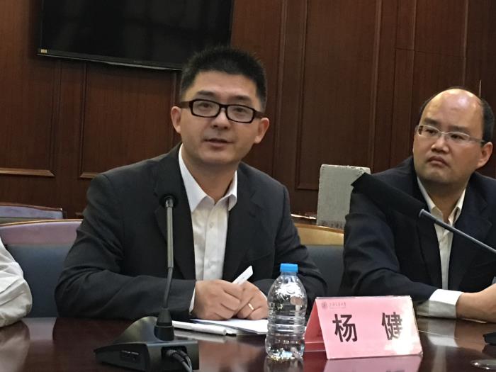 交大团队杨健教授介绍研究成果