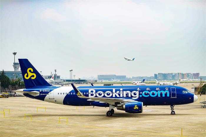 春秋航空与缤客共同发布首架全彩绘飞机