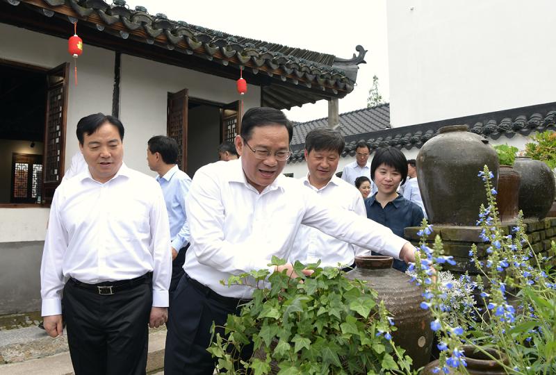 上海乡村怎麼振兴?李强书记再赴郊区走村看点访农户