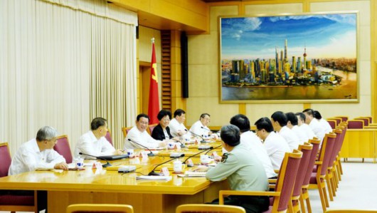 上海市委常委会召开专题民主生活会