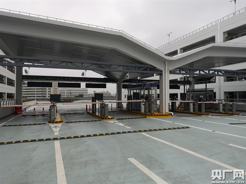 【温暖回家路】上海:浦东机场立体停车库提供