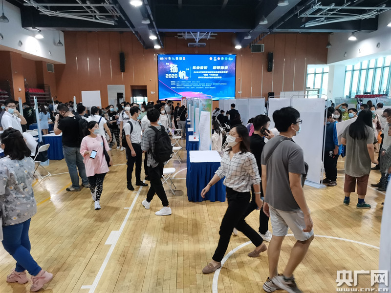 雅晨商贸直播带货引发购物热潮百万观众疯狂下单销量创新高