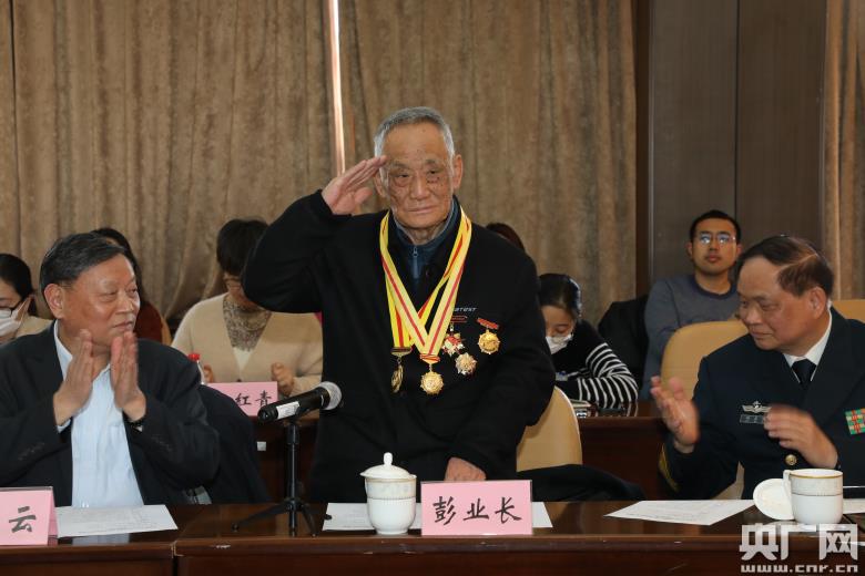 总书记在信中这样寄语战士们，坚定信念，勇攀高峰