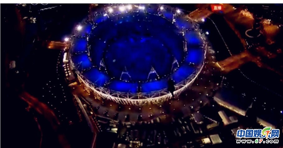 伦敦奥运开幕式集萃 憨豆搞怪女王跳伞贝克汉