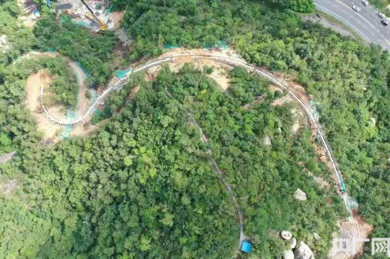 珠海板樟山山地步道钢结构合龙