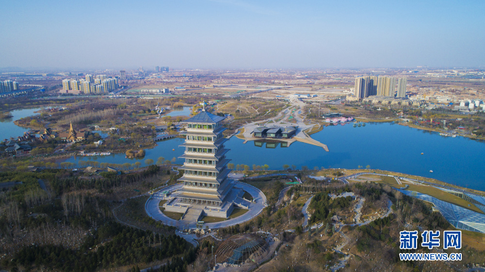 航拍早春西安世博园 草色遥看近却无