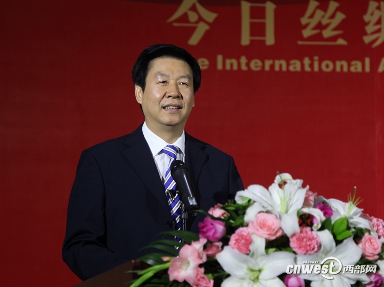 陕西省委常委,省委宣传部部长庄长兴致辞.