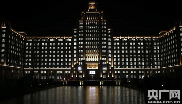 2020年西安大学最新_2020年高雅艺术进校园|西安歌舞剧院原创舞剧《门》(2)