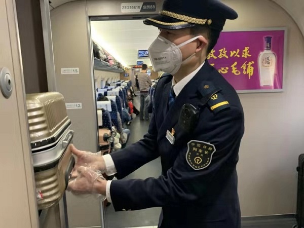西安客运段高铁先锋勇敢逆行