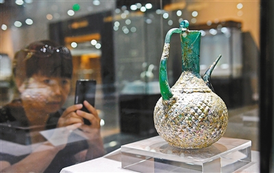 唐物 瑠璃釉瓶 大清康煕年製 款 中国美術 古玩 SH31 古人是如何制作瓶子的？150余件汉唐琉璃器在含光门博物馆展出_央广网