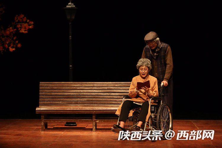 用戏剧来演绎戏剧人的故事 话剧《无果花》在