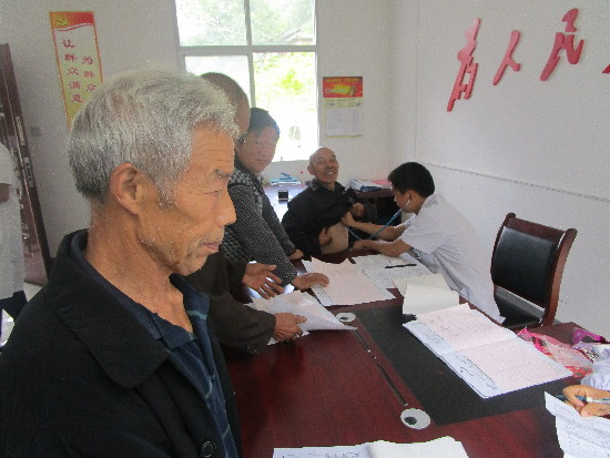 石泉县金星村116户贫困户签约家庭医生