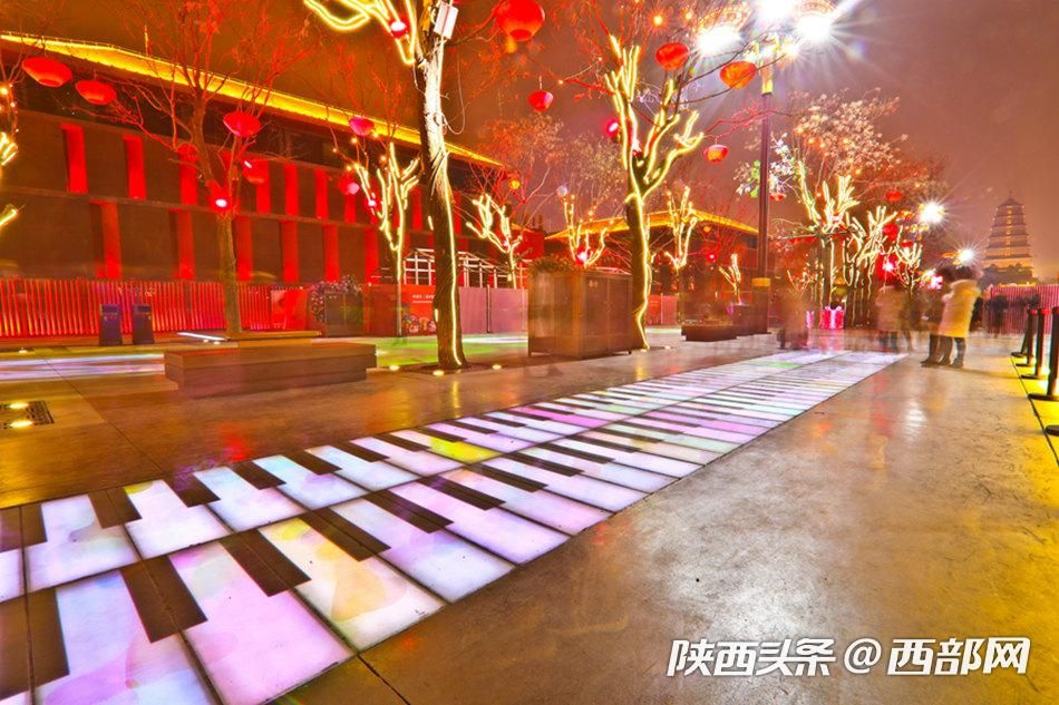 西安添钢琴街网红打卡地 你能弹出一整首曲