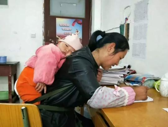 教师节将至,女老师照片刷屏! 原来你在这样付出