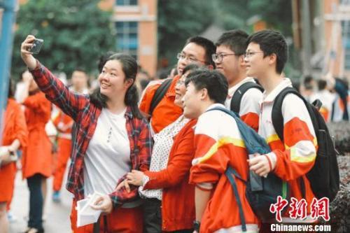 2019全国高考进入后半程 各地爱心保障等成关注的焦点