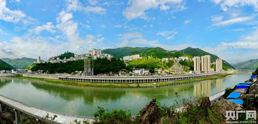 陕西白河:夯实河长制打造水清景美秦楚