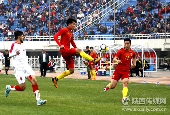 张玉宁失点姚均晟远射破门 U23国足西安主场