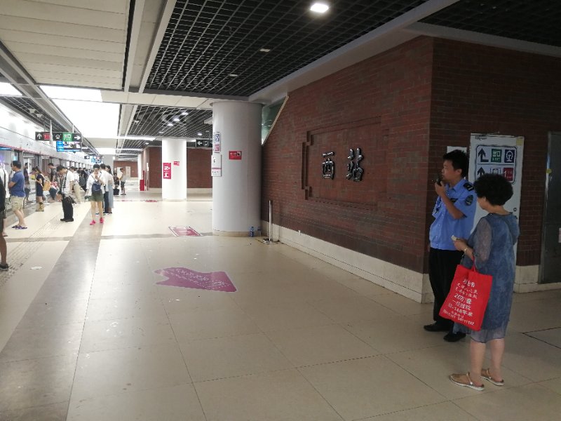 辟谣:天津地铁西站站运营秩序正常 未出现暴雨